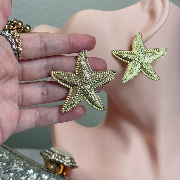 🌊 Gold Starfish Statement Earrings | Beach Glam Jewelry ✨ - Picture 7 of 7